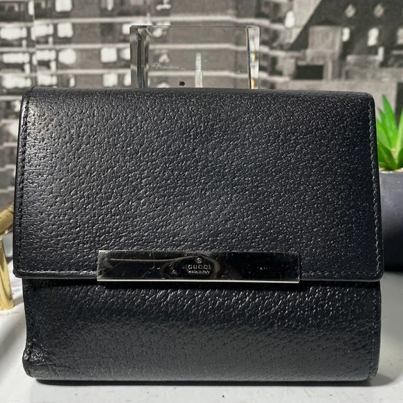 Authentic Gucci Black Textured Leather Wallet - Picture 3 of 14